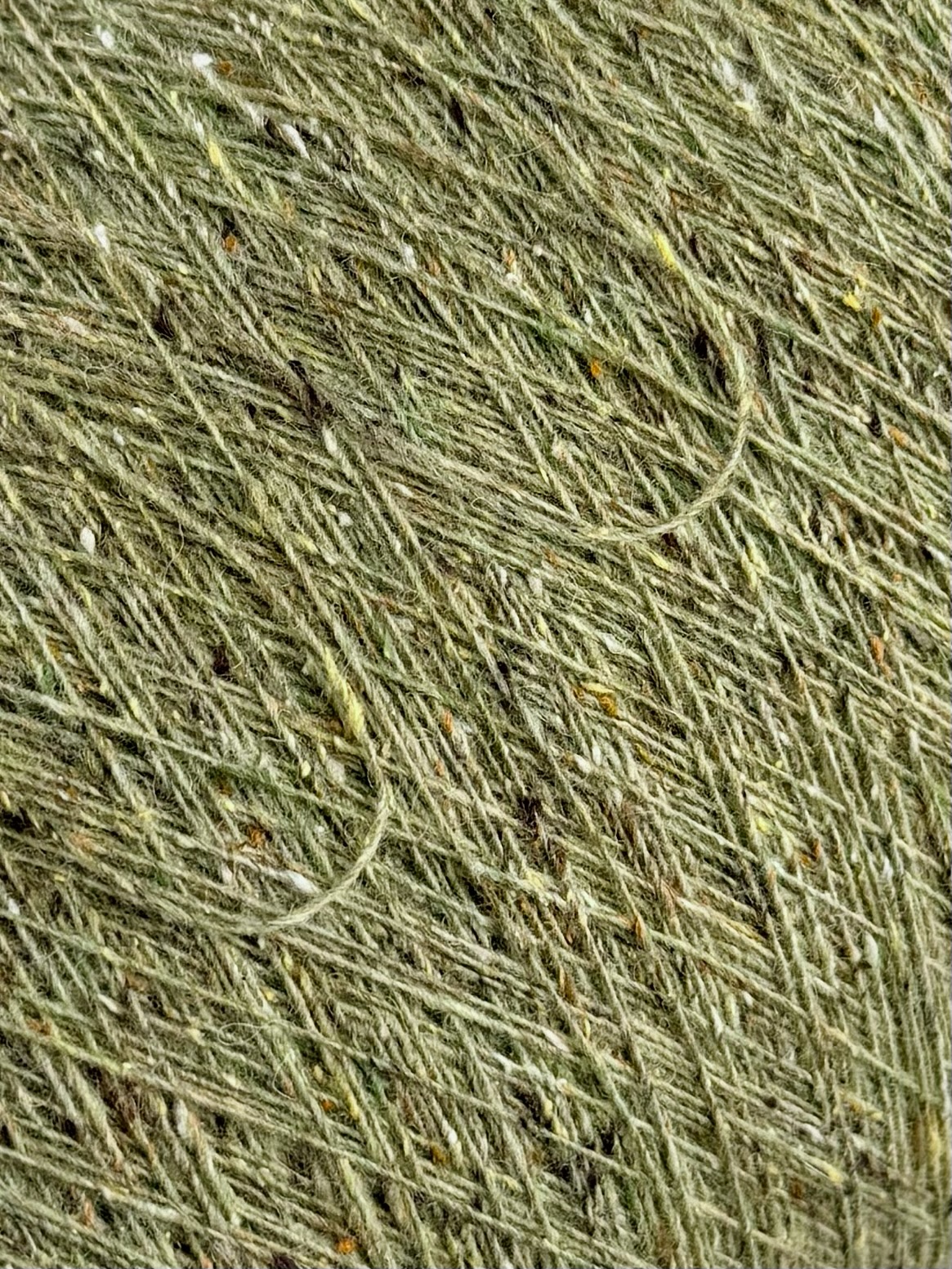 Zimpfer Wolle Selezione Art. Cardiff Tweed Nm 1/10500 – Merino Seide Garn col. Pistaziengrün